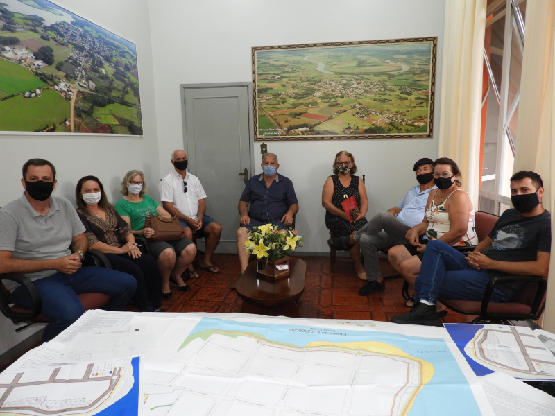 PREFEITO MUNICIPAL REALIZA REUNIÃO COM OS PROPRIETÁRIOS DA FAMÍLIA CAYE